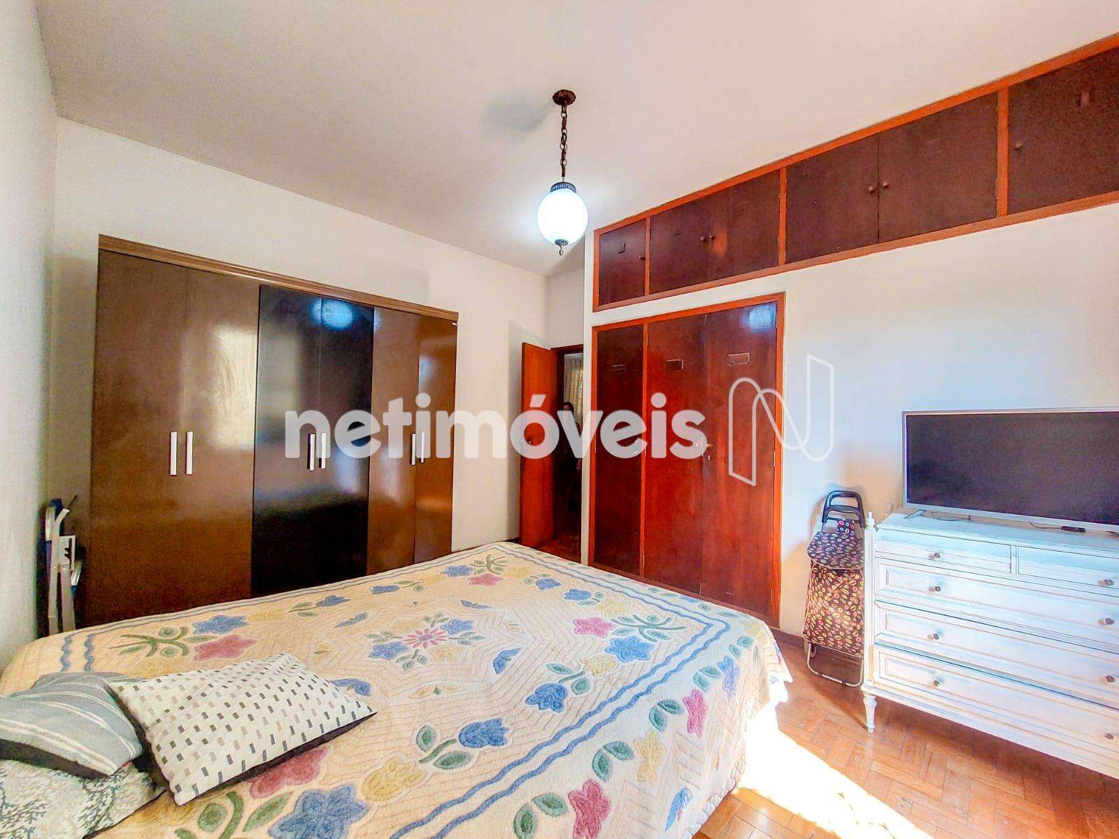 Quarto 02 com armários 