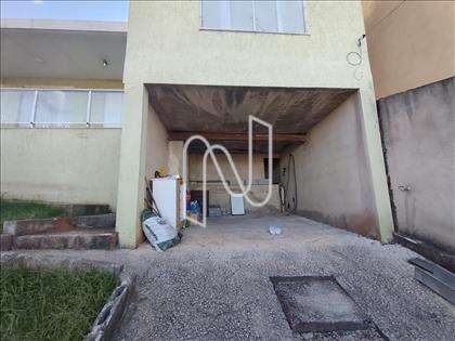  F17 - garagem coberta