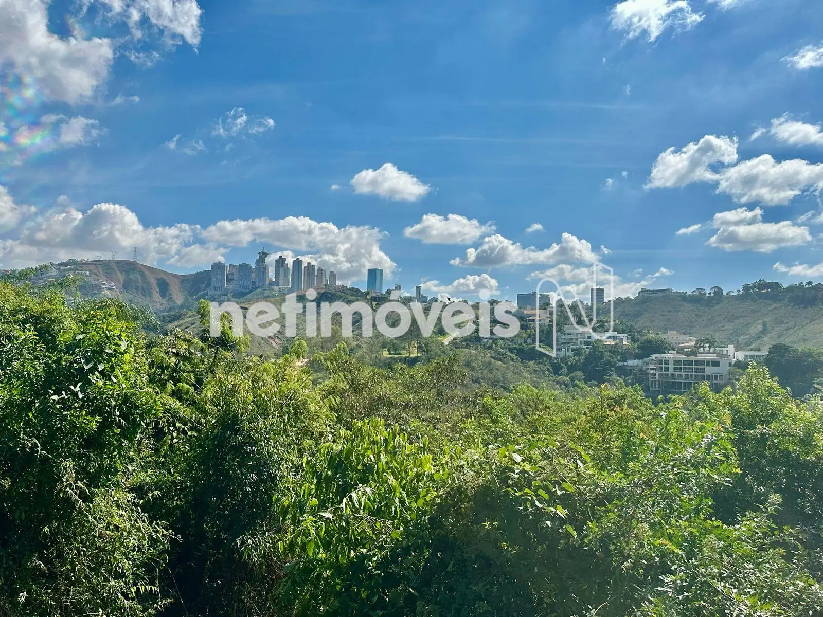 Fundo do lote com vista para o vale 