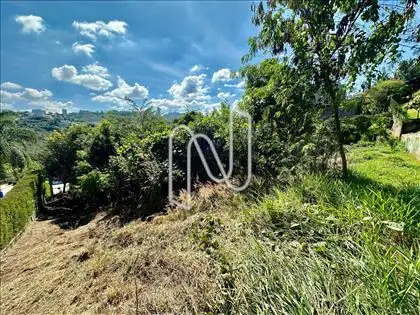 Lateral direita do lote com vista para o val 