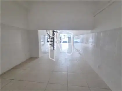 Loja (Fundos) (Outro Ângulo) 