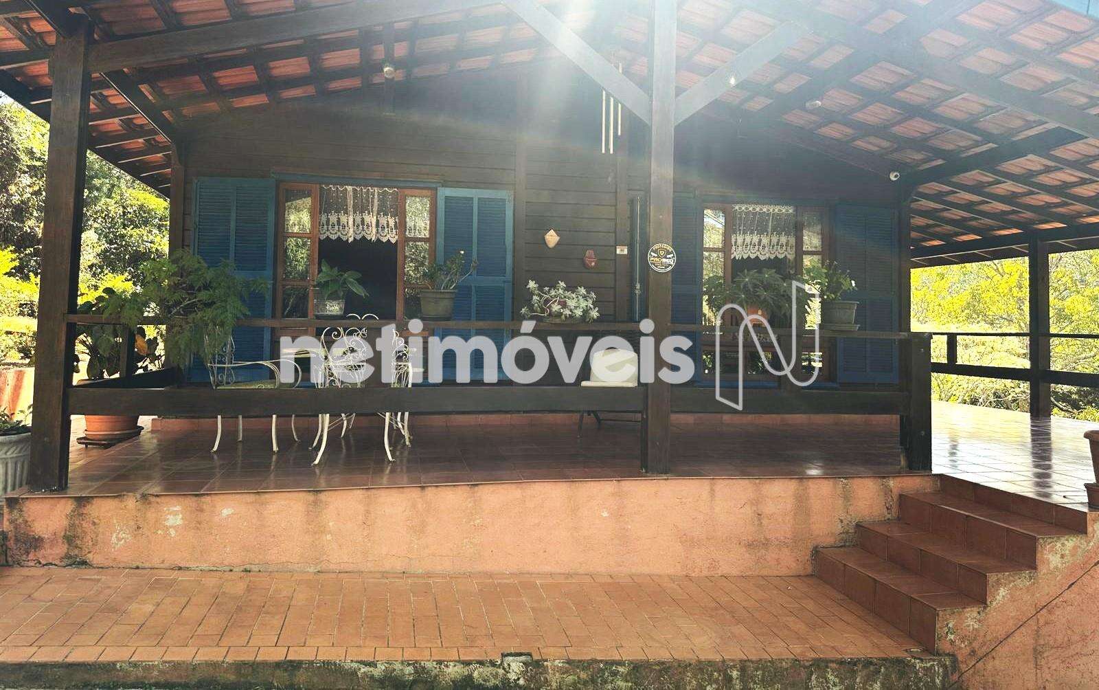  F01 - Fachada da casa de madeira