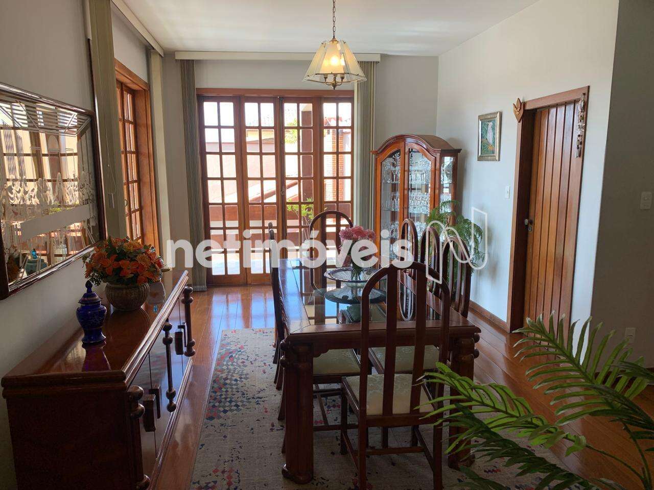 Sala de jantar de outro ângulo 