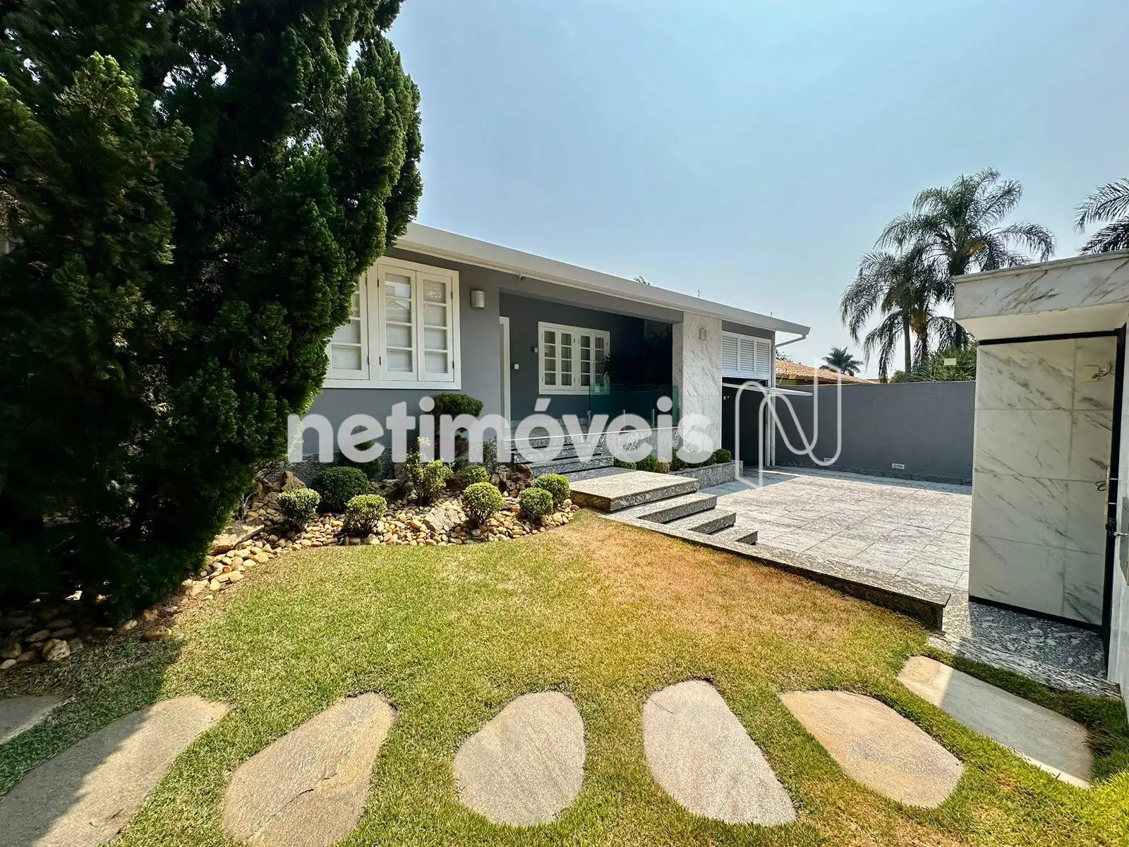 Frente - Área Livre