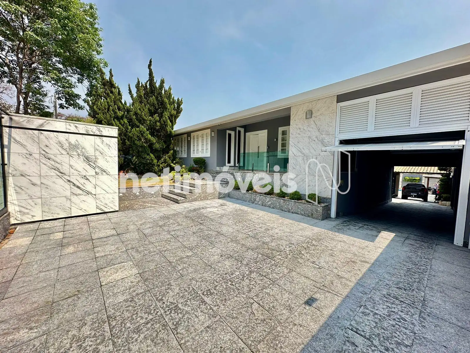 Frente - Área Livre