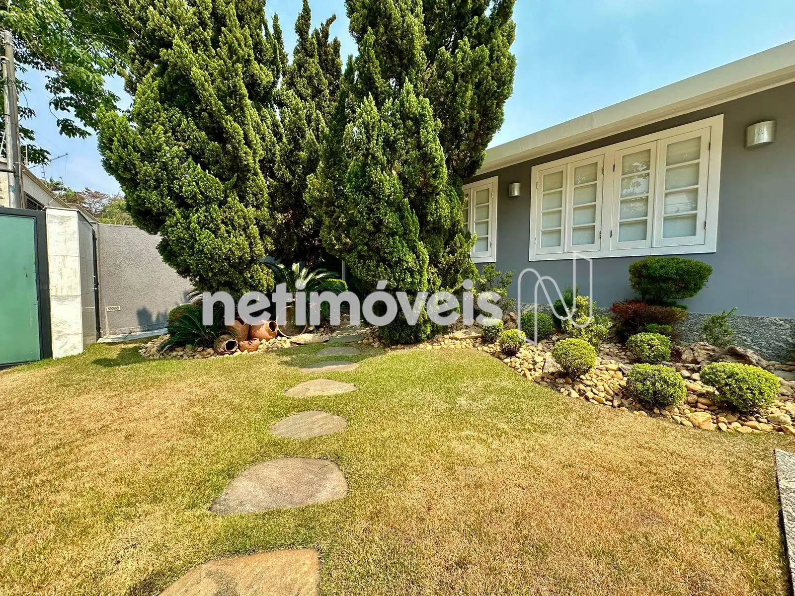 Frente - Área Livre