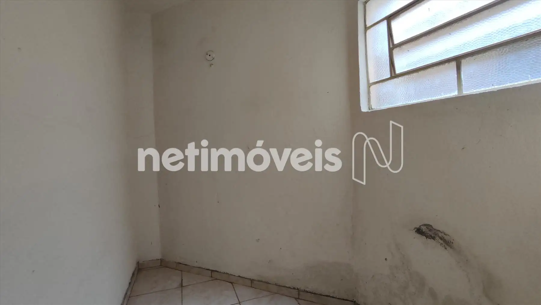 Quarto pequeno Barracão Sobrado