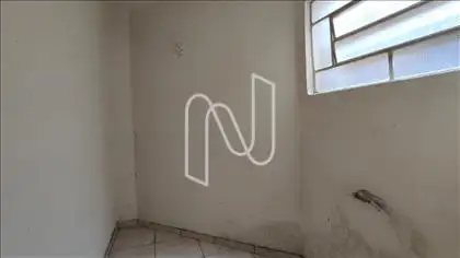 Quarto pequeno Barracão Sobrado   