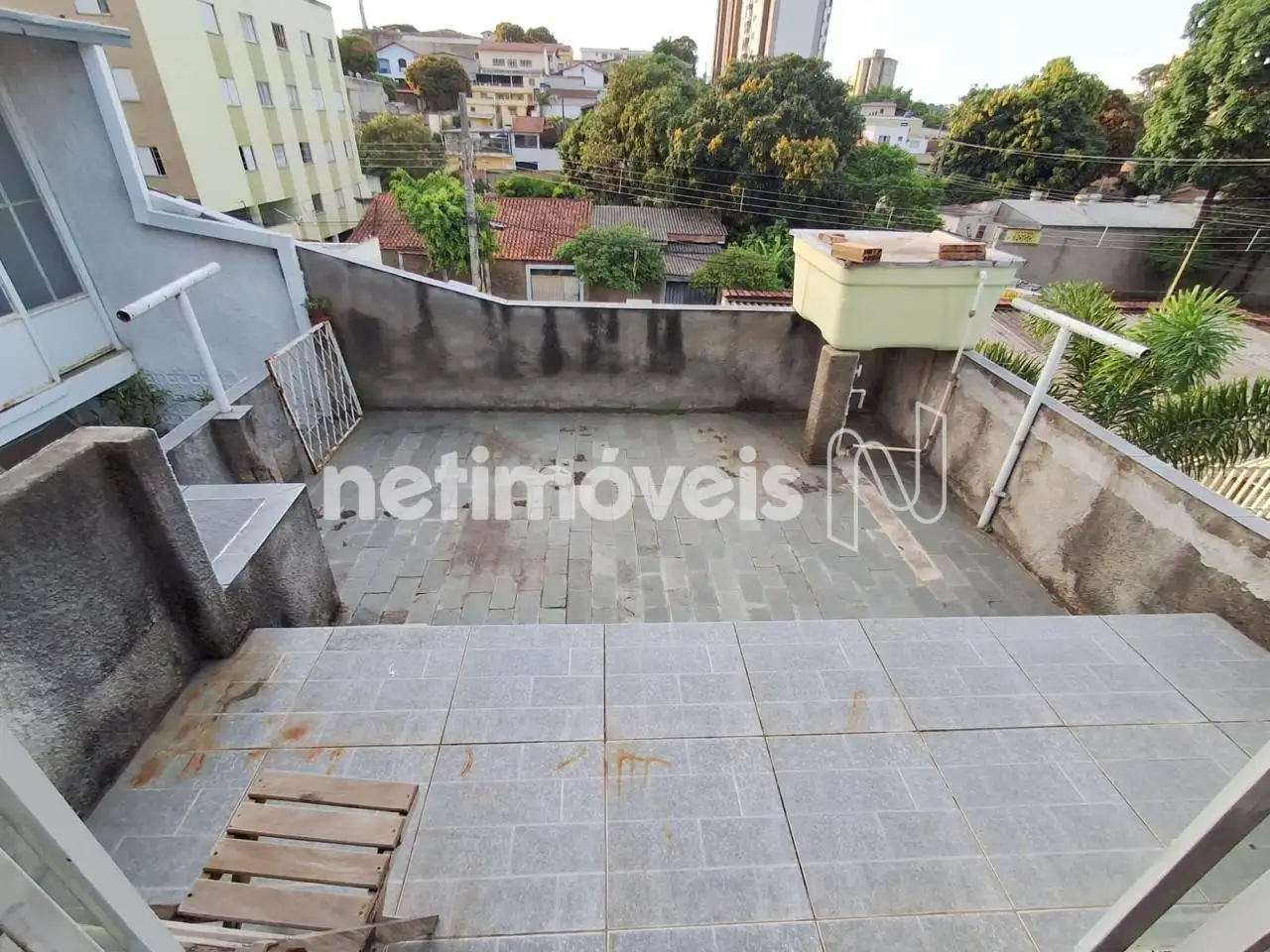 Terraço Descoberto - Casa Fundos