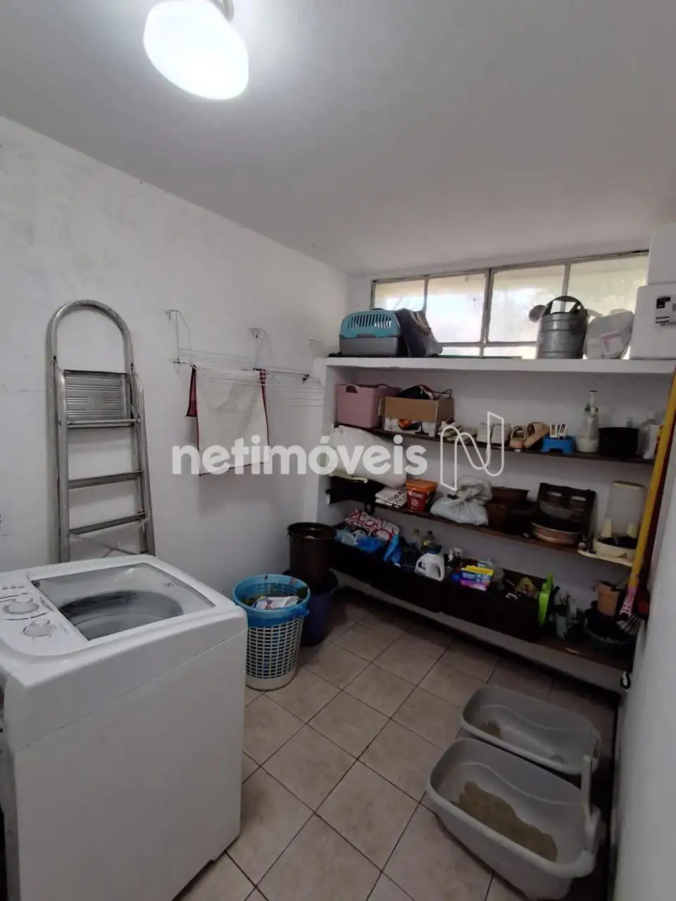 Lavanderia e Depósito - Casa Fundos