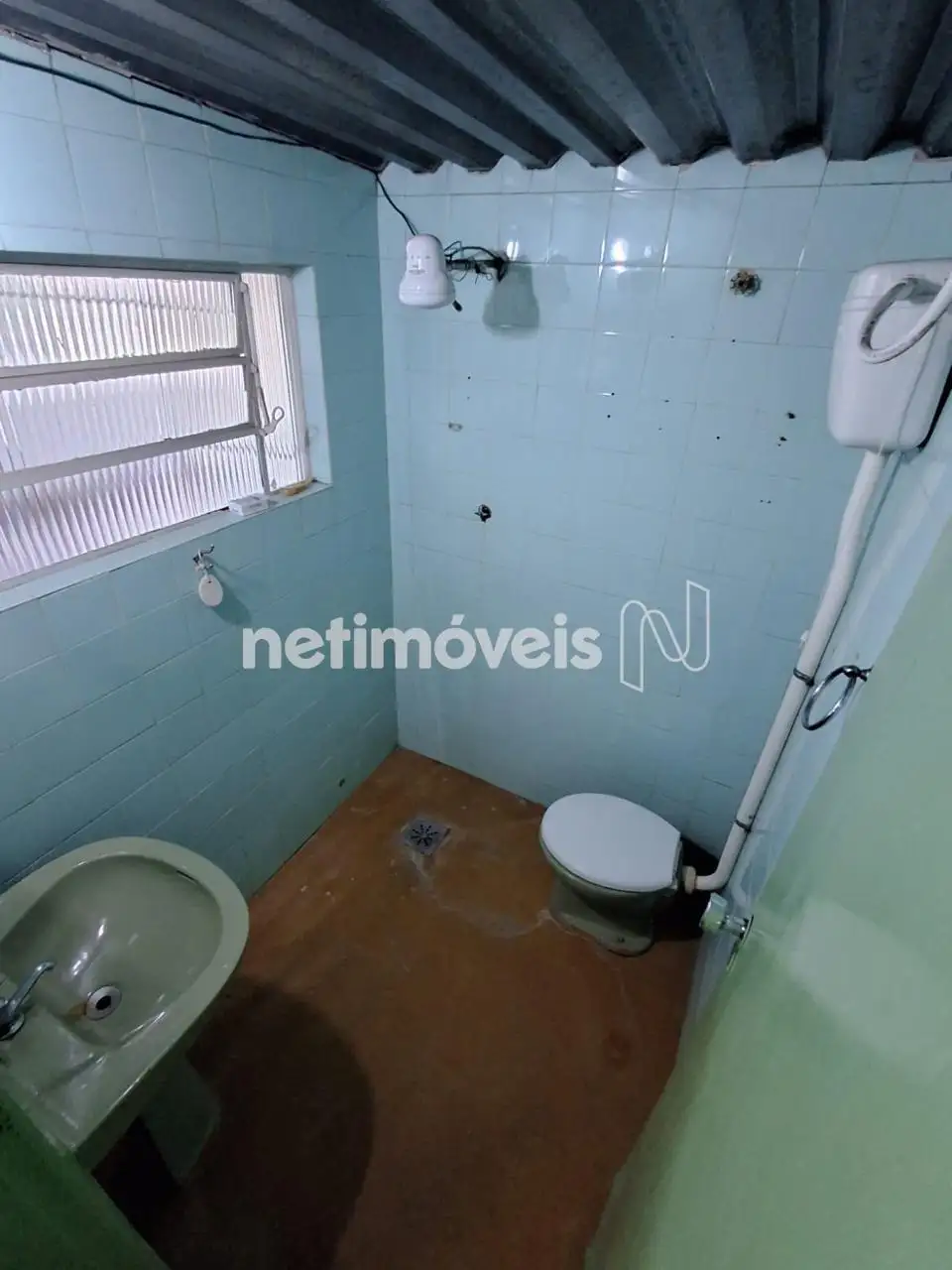 Banho D.C.E. - Casa Fundos