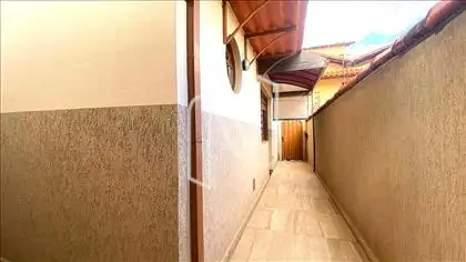 Área lateral da casa 