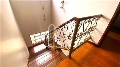 Escada de acesso para segundo pavimento 