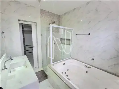 Banho (Suíte) (Outro Ângulo) 