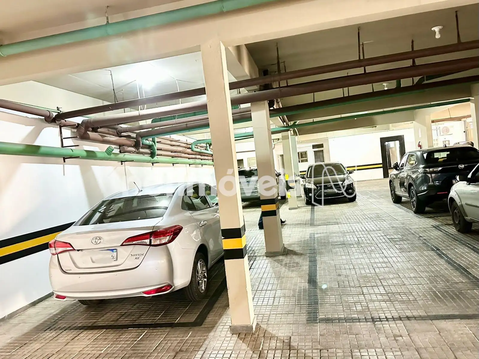 Prédio - Vaga de garagem