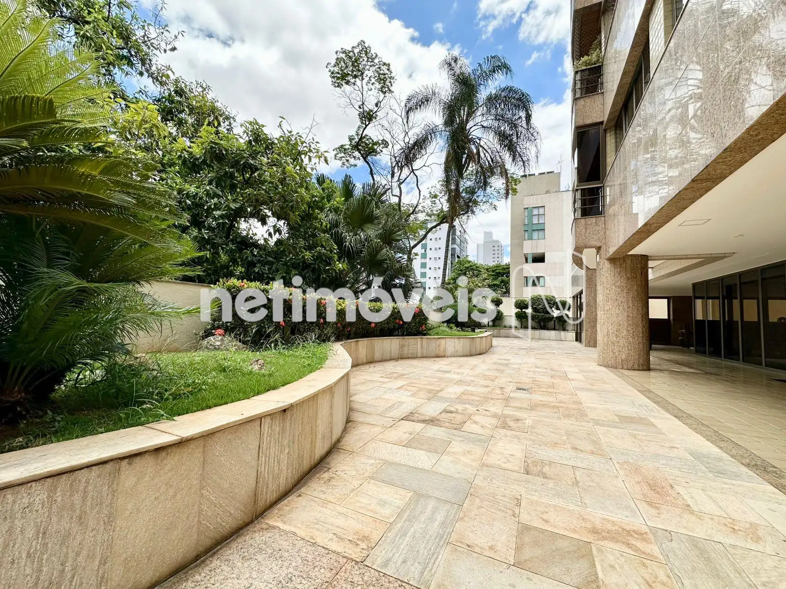 Prédio -Área livre