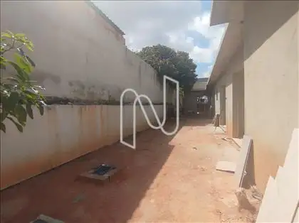  F15 - lateral da casa