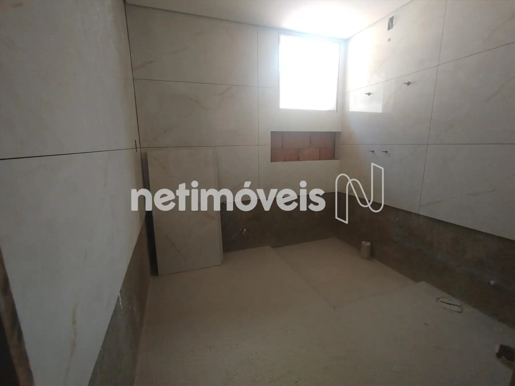 F10 - banheiro semi suíte