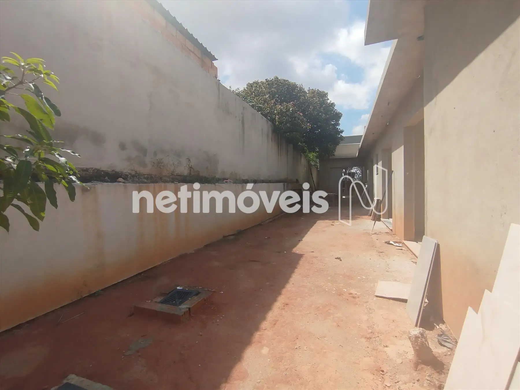 F15 - lateral da casa