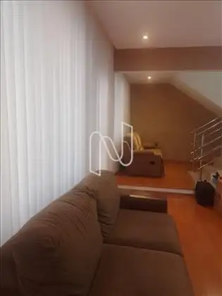 Sala de tv conjugada com a sala de estar.