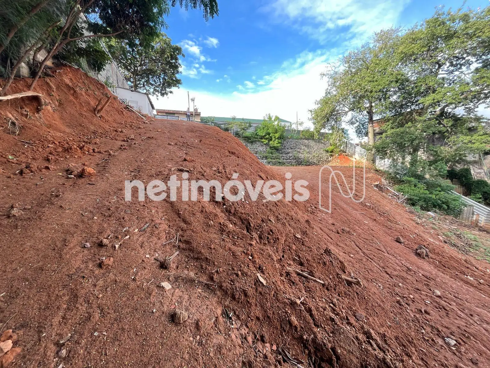 Meio do lote com vista pra frente 