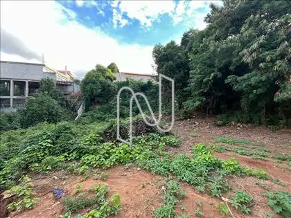 Meio do lote com vista para os fundos