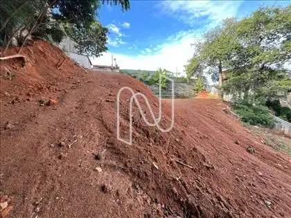 Meio do lote com vista pra frente  