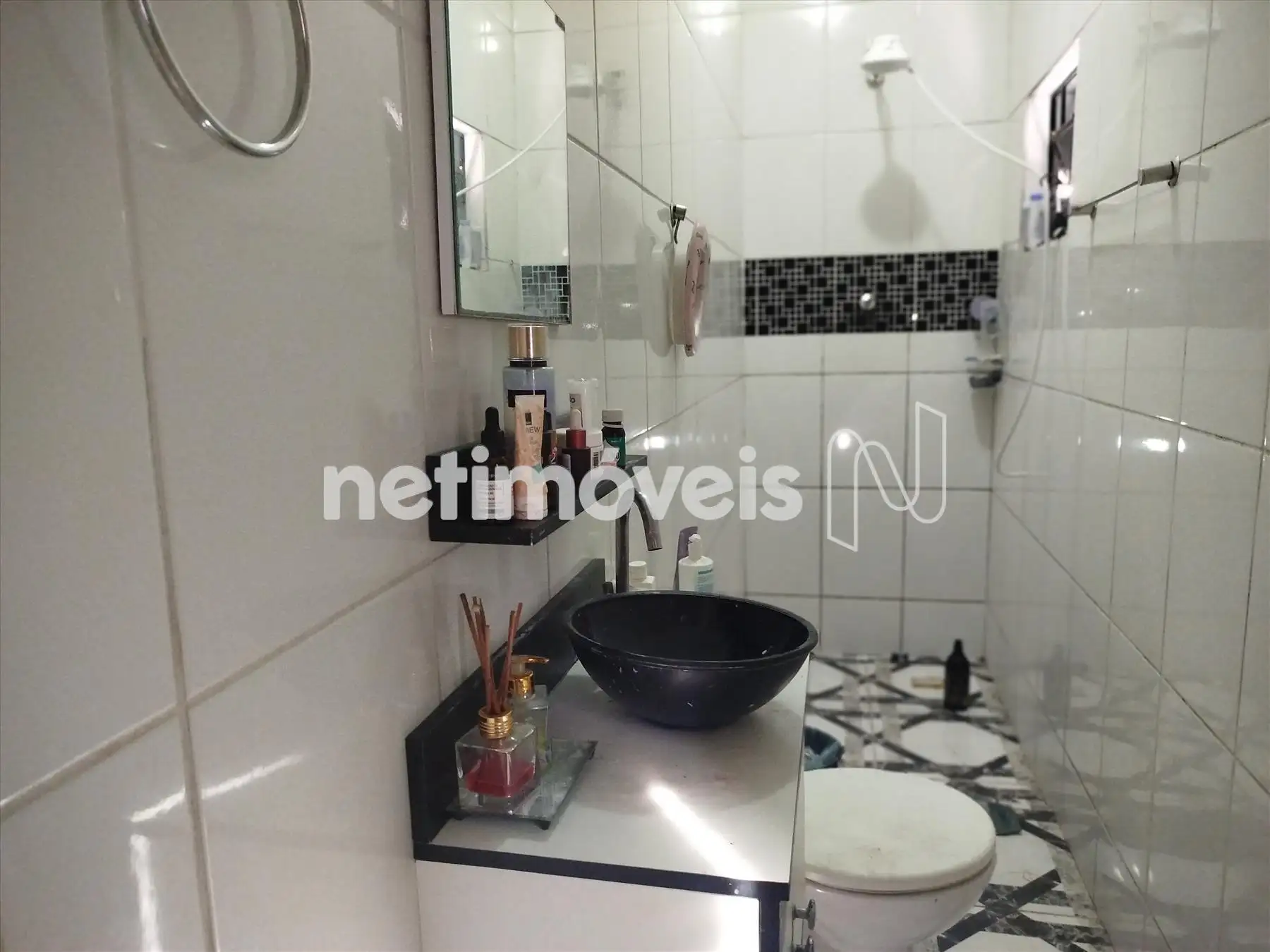 F18 - banheiro barracão