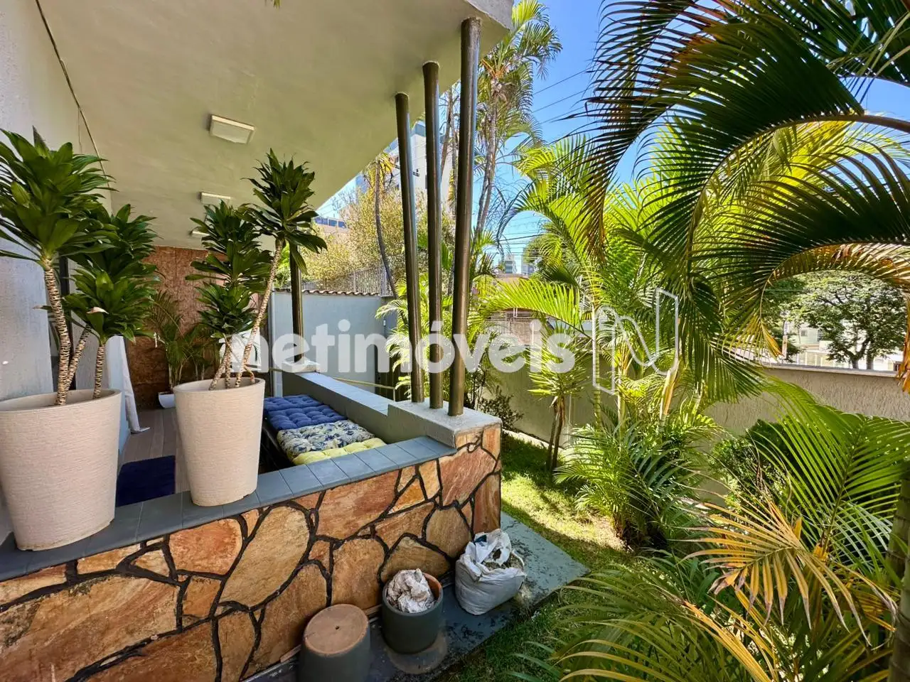 Casa Principal - Jardim Frontal