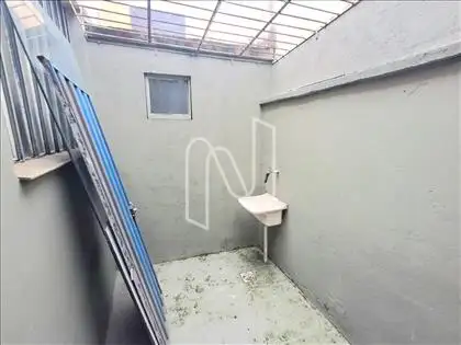 ÁREA DE FUNDOS 