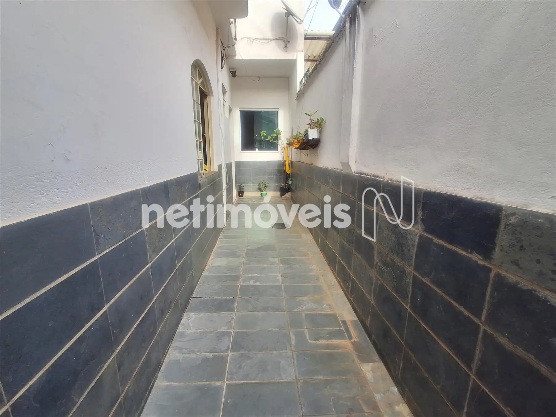Casa Frente - Corredor Lateral