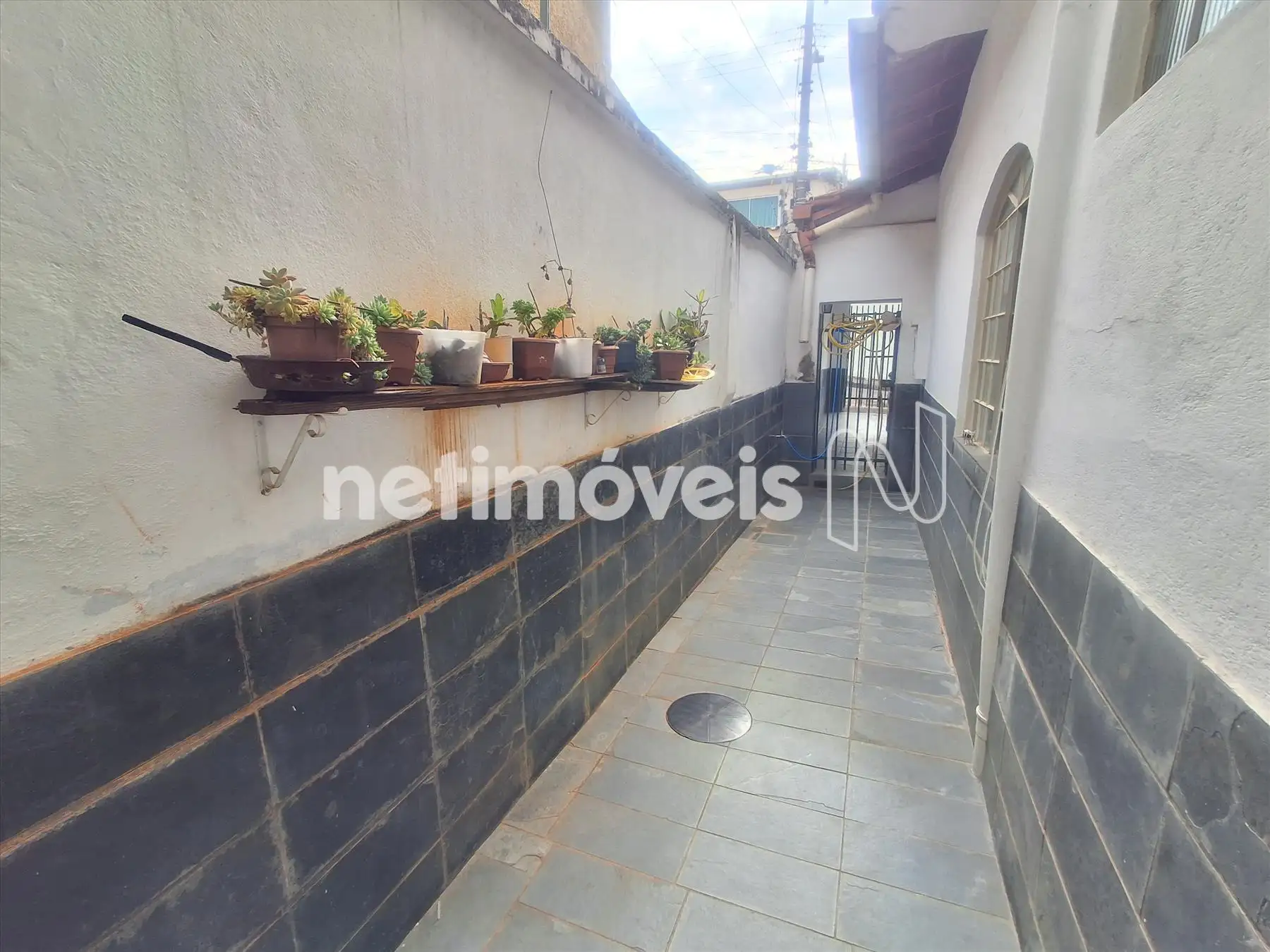 Casa Frente - Corredor Lateral
