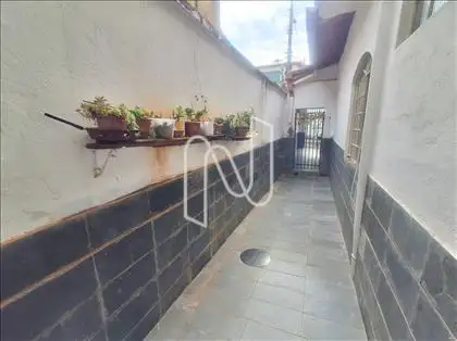 Casa Frente - Corredor Lateral
