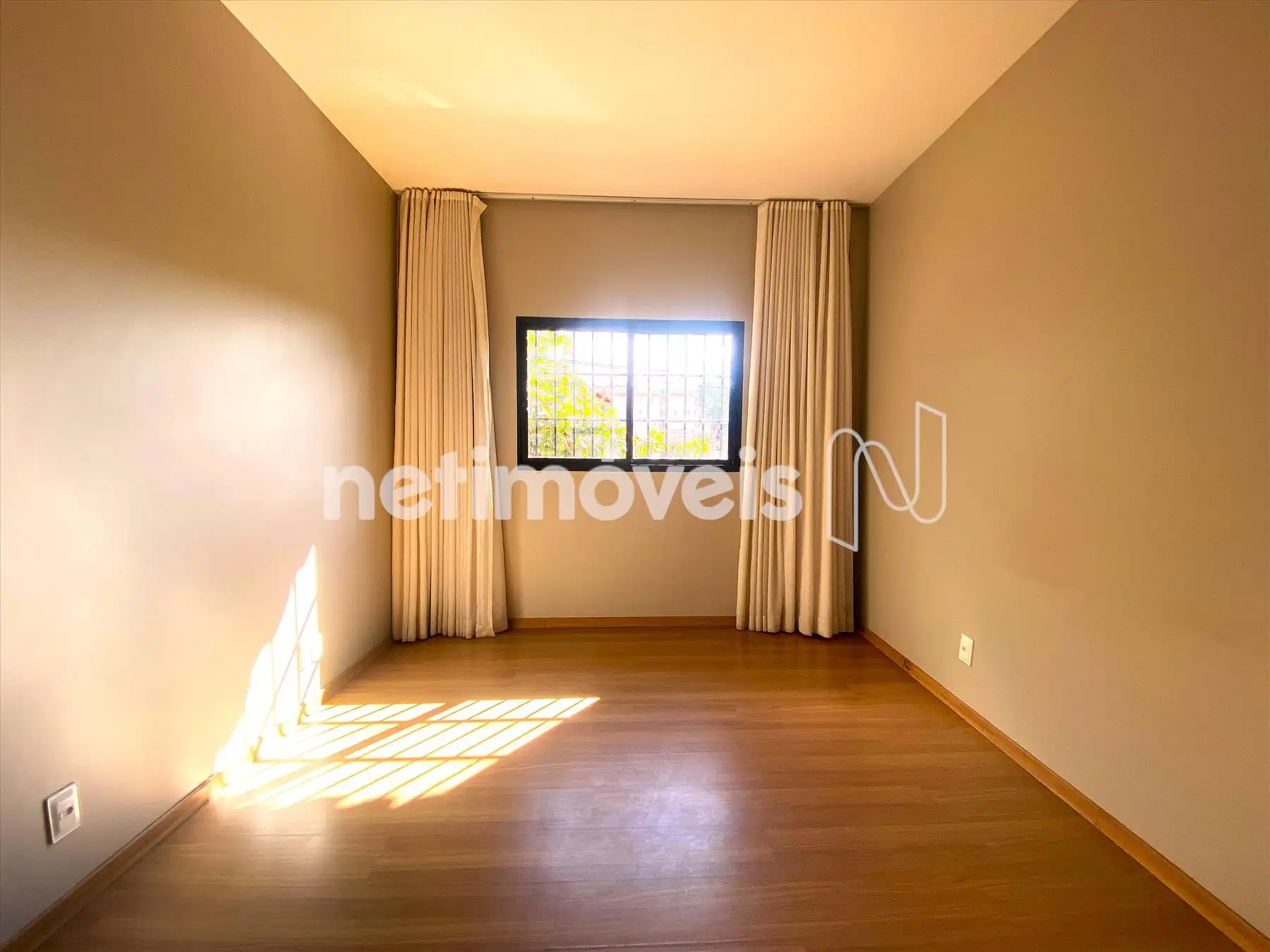 Quarto 2 outro ângulo