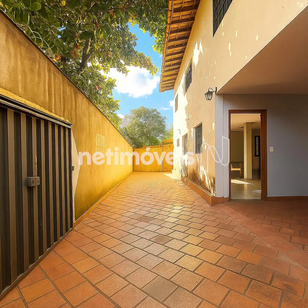 Frente da casa/Garagens