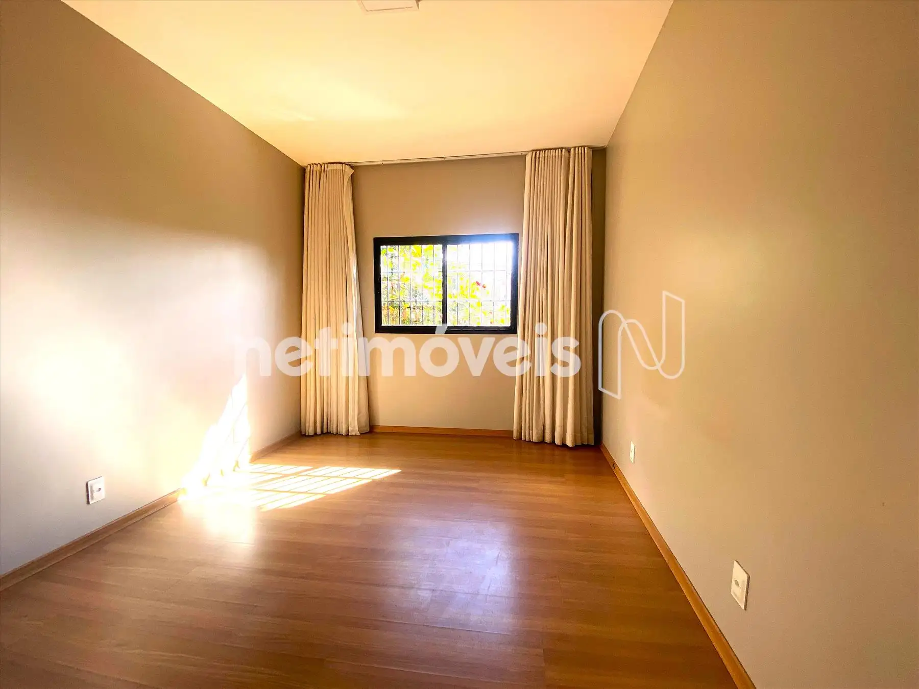 Quarto 2 outro ângulo