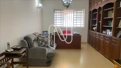 Escritório segundo piso. 