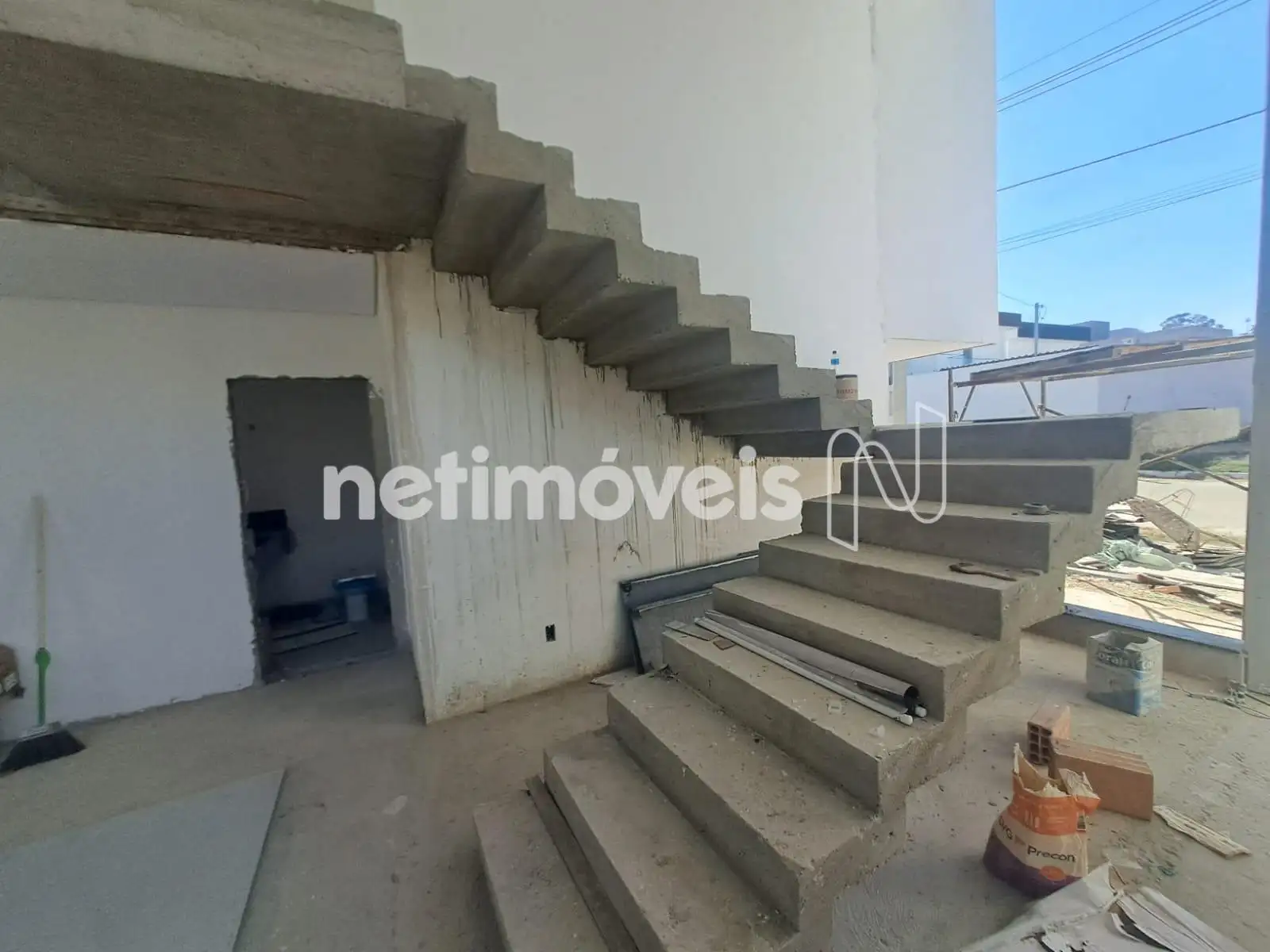 Escada acesso 2° nível