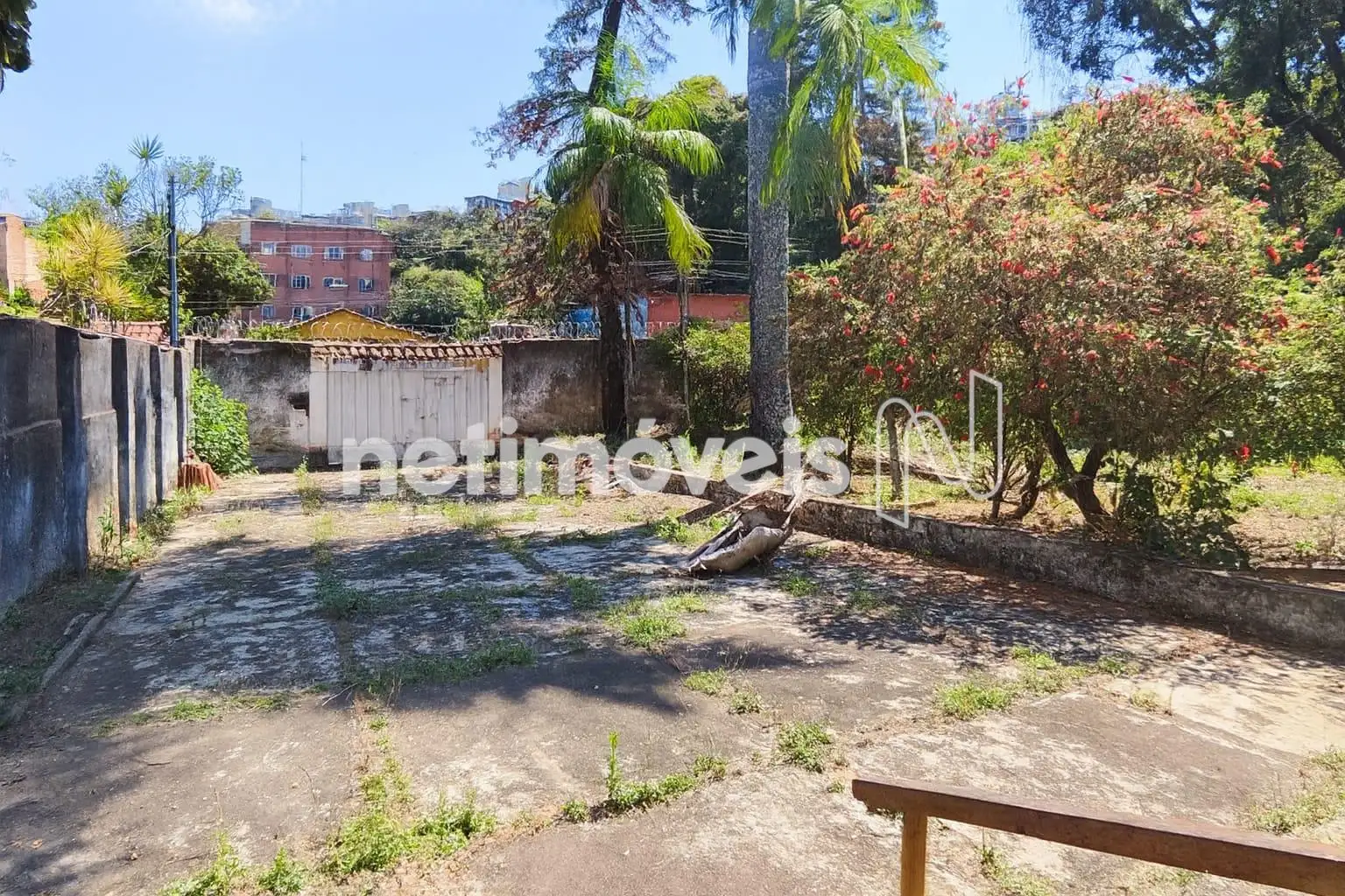 Frente da casa estacionamento 