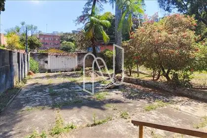 Frente da casa estacionamento 