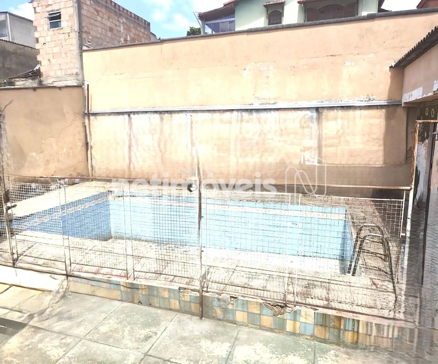 F20 - PISCINA