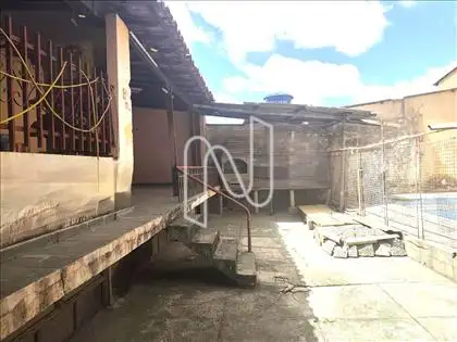 F18 - CHURRASQUEIRA E PISCINA 