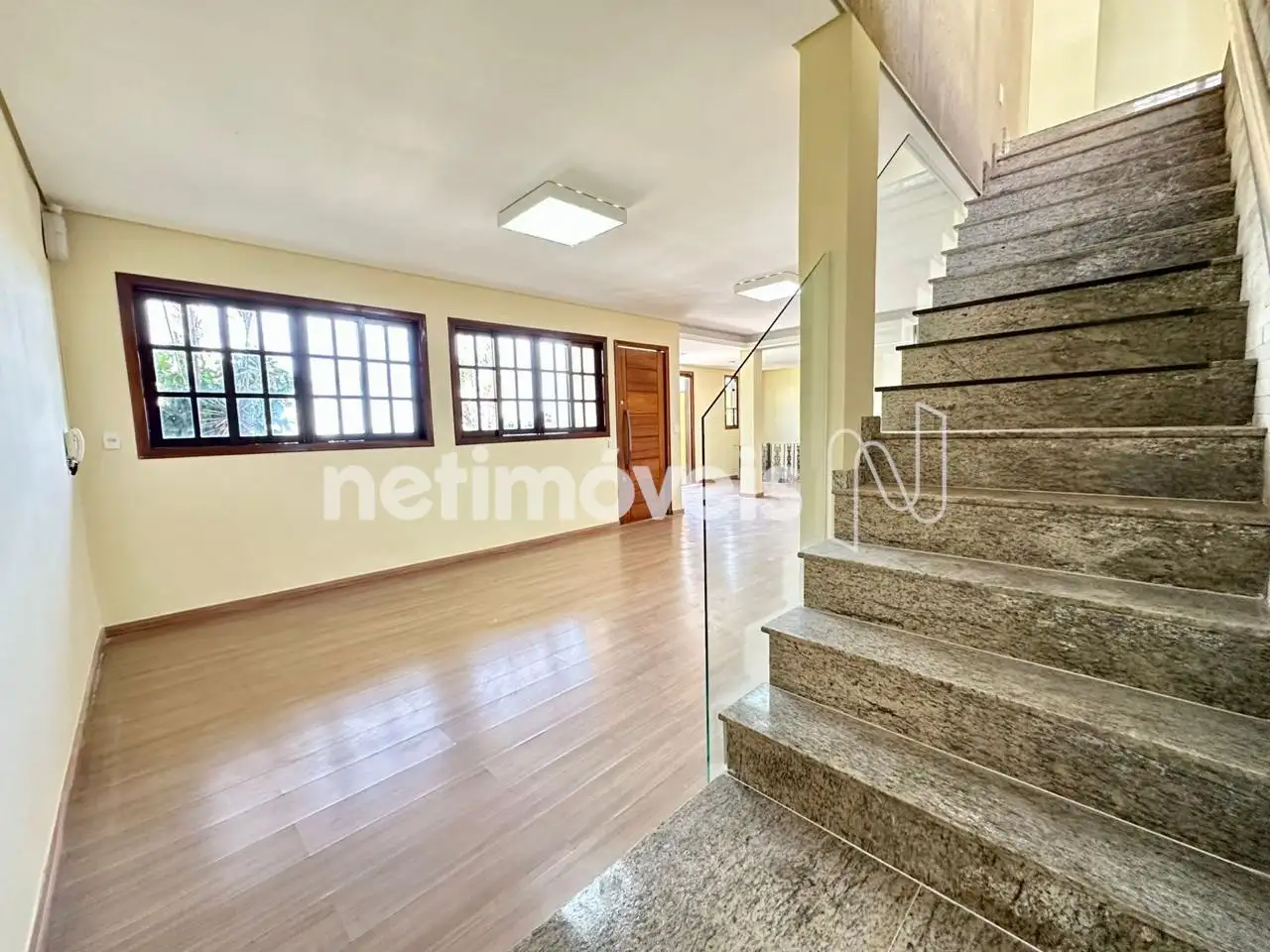 Escada para 02° Nível