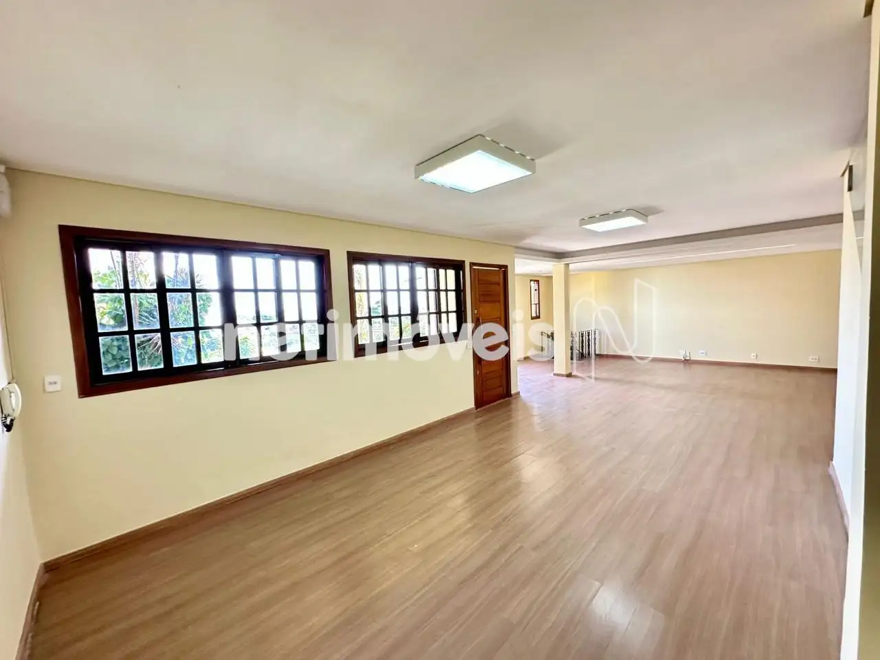 Salão para 03 ambientes