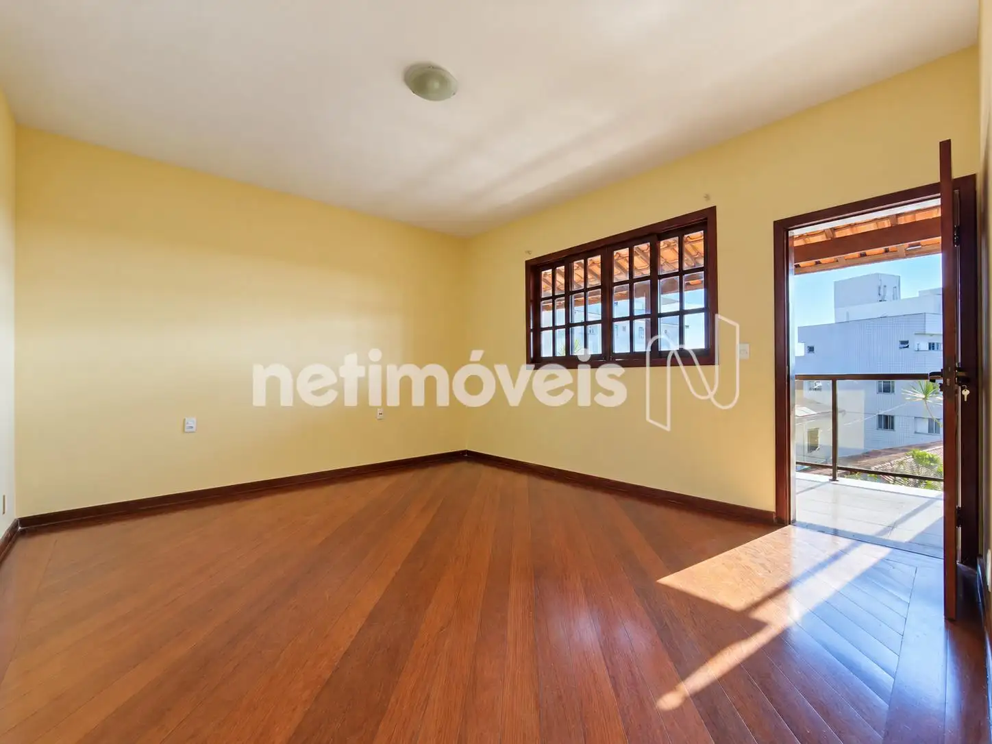 Quarto com Varanda