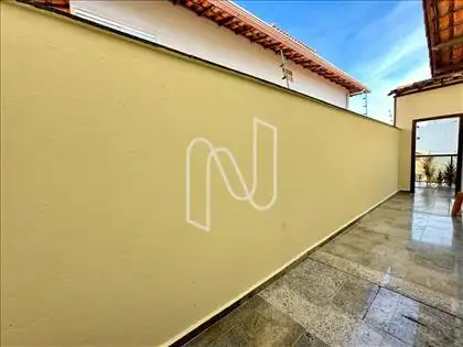 Lateral da casa 