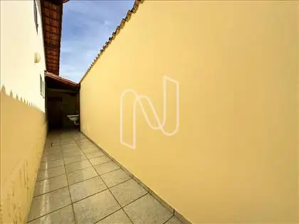 Lateral da casa  