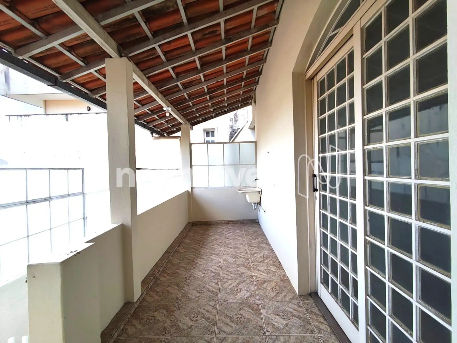 F23 - ÁREA DE SERVIÇOS CASA 1
