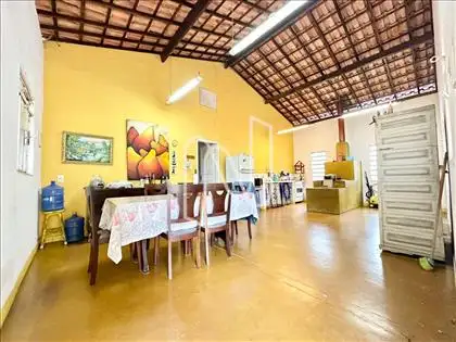 Cozinha com fogão à lenha 