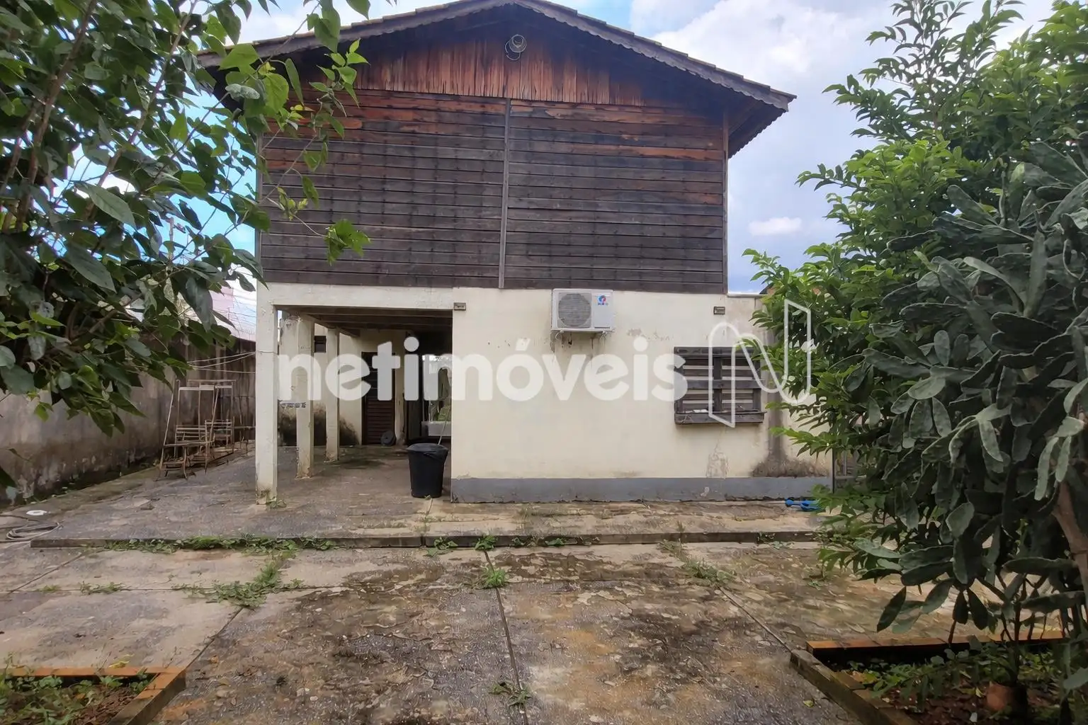 primeiro andar alvenaria, segundo madeira